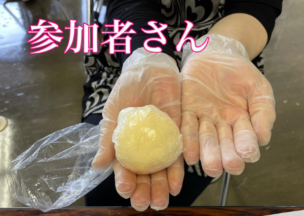 黄色の出来上がったバスボム