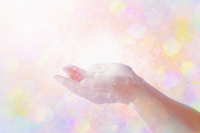 開運ハンドマッサージ,カウンセリングをする手