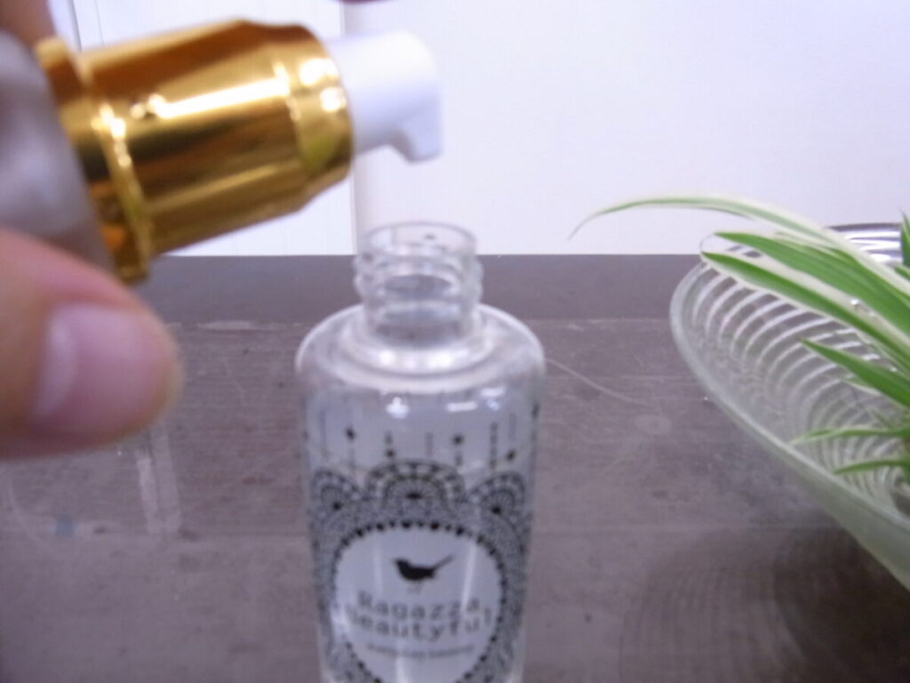 アロマ化粧水にヒアルロン酸