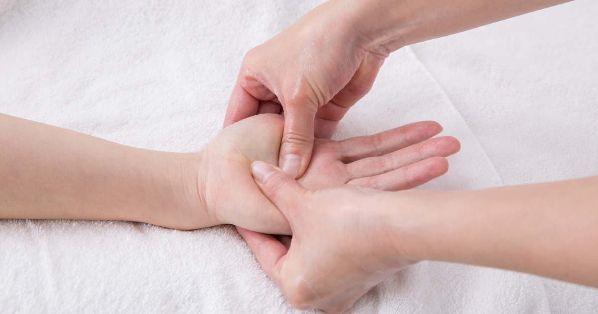 マジックハンドケア-ハンドケアとアロマセラピーで根っこを断つ